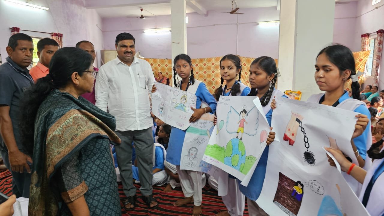 विधायक गजेंद्र यादव ने बच्चियों से लिए वचन संतुलित आहार अपनाएंगे मेहंदी लगाकर बच्चियों ने दिया बेटी बचाओ का संदेश विधायक गजेंद्र यादव ने बच्चियों से लिए वचन संतुलित आहार अपनाएंगे मेहंदी लगाकर बच्चियों ने दिया बेटी बचाओ का संदेश