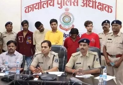 कार में ब्राउन शुगर की बड़ी खेप बरामद, 5 तस्कर पकड़े गए