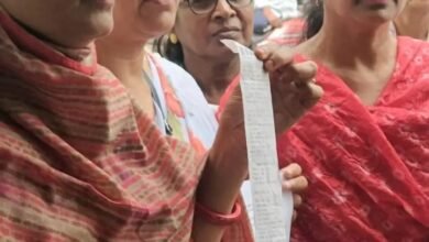 धमतरी में बिजली बिल बढ़ने से महिलाओं 500 की जगह 1200 बिजली आने पर का विरोध एसडीएम कार्यालय में प्रदर्शन हाफ बिजली बिल की मांग। धमतरी में बिजली बिल बढ़ने से महिलाओं 500 की जगह 1200 बिजली आने पर का विरोध एसडीएम कार्यालय में प्रदर्शन हाफ बिजली बिल की मांग।