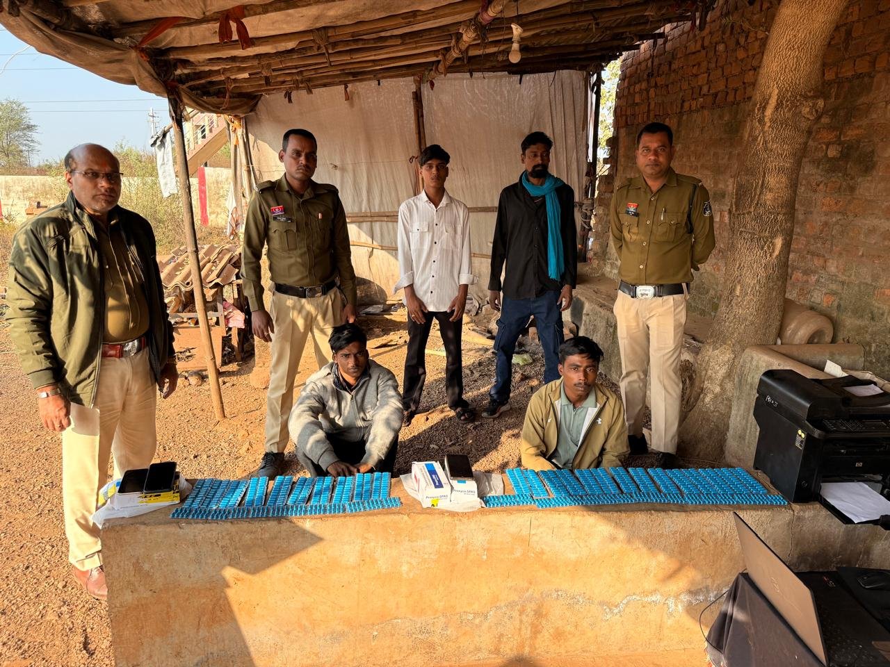 थाना पुरानी भिलाई पुलिस की कार्यवाही।*  . *ऑपरेशन विश्वास अभियान को मिली सफलता।*  . *बडी मात्रा में अवैध प्रतिबंधित नशीली दवाईया पकडने मे मिली सफलता।*