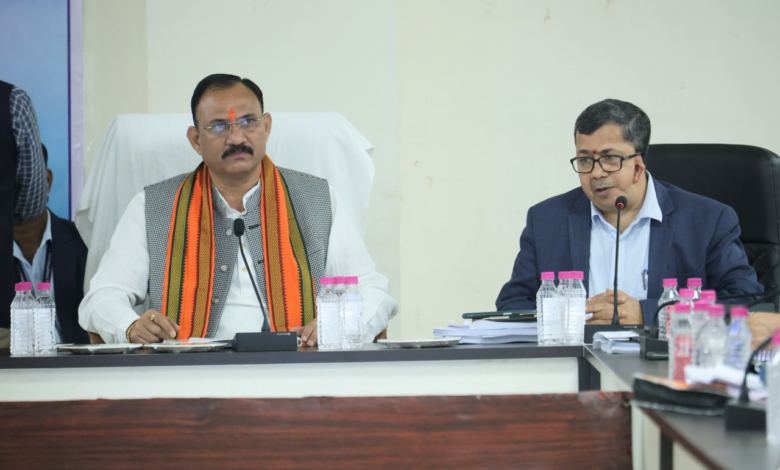 रायपुर : श्याम बिहारी जायसवाल ने स्वास्थ्य सेवाओं को मिशन मोड में सुदृढ़ करने के दिए निर्देश…