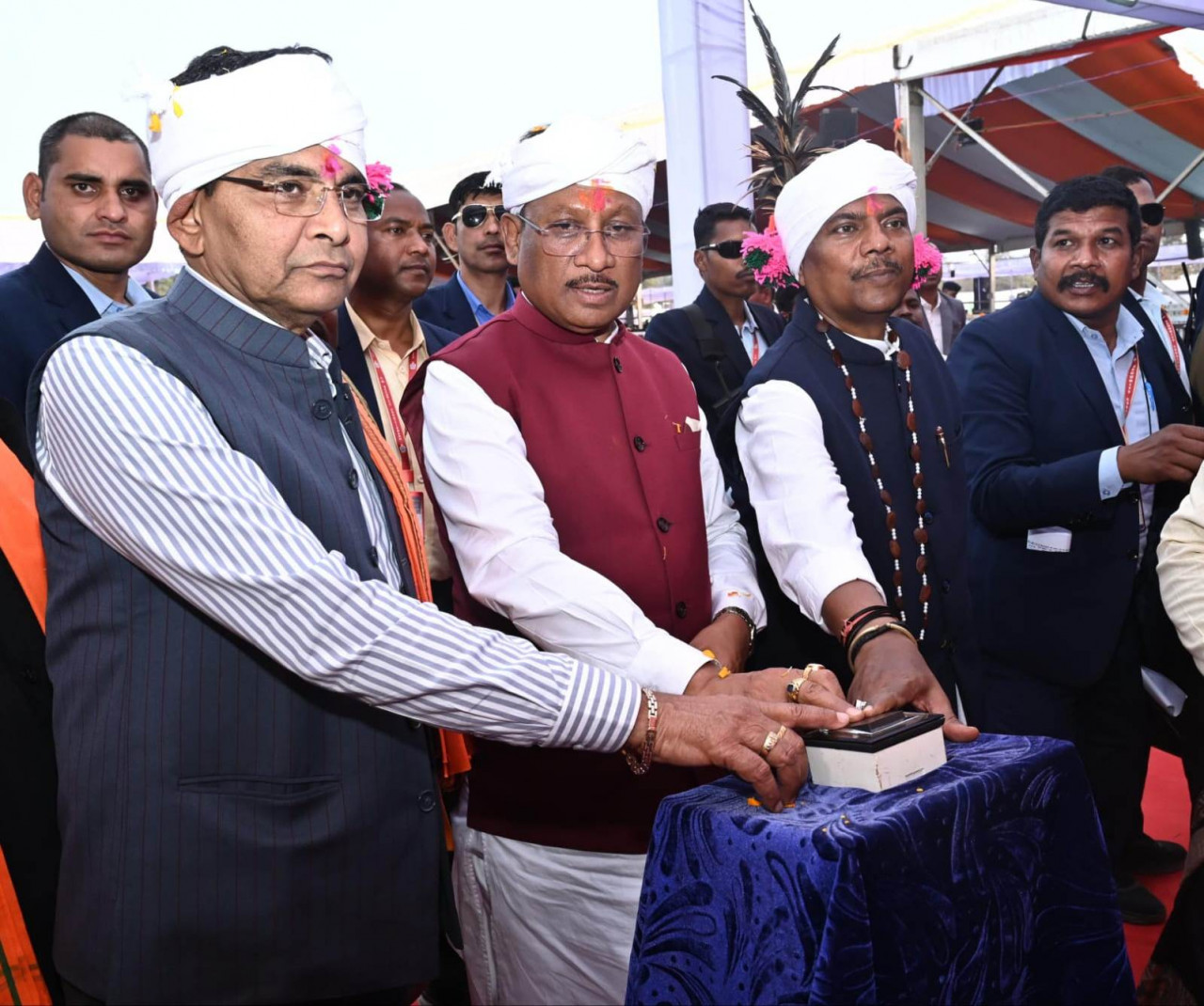 रायपुर : नियद नेल्लानार योजना से बस्तर के 400 से अधिक गांव हुए आबाद : मुख्यमंत्री श्री साय… रायपुर : नियद नेल्लानार योजना से बस्तर के 400 से अधिक गांव हुए आबाद : मुख्यमंत्री श्री साय…