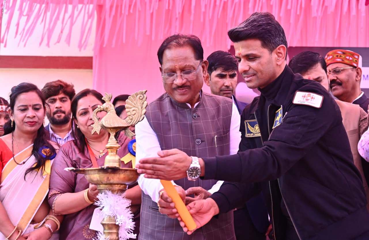 रायपुर : अंतरिक्ष केंद्र बनेगी युवा सपनों को पूरा करने की प्रयोगशाला: मुख्यमंत्री श्री साय… रायपुर : अंतरिक्ष केंद्र बनेगी युवा सपनों को पूरा करने की प्रयोगशाला: मुख्यमंत्री श्री साय…