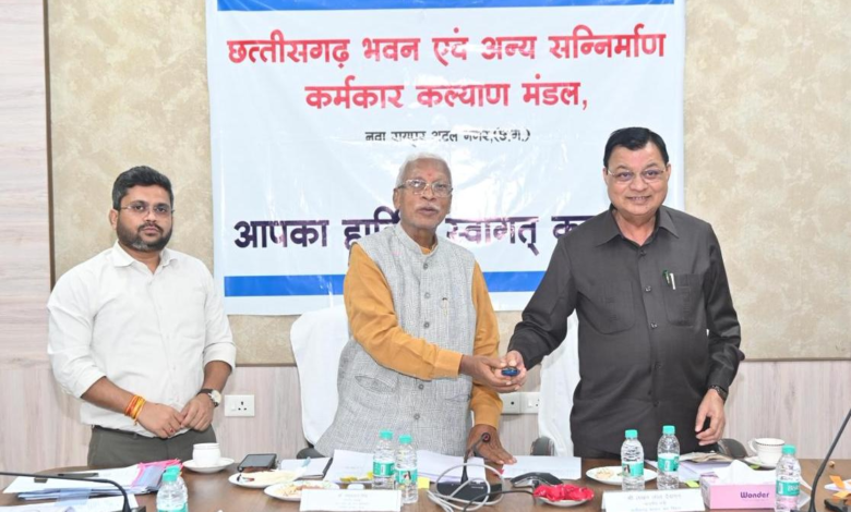 रायपुर : विष्णुदेव सरकार का श्रमिकों को तोहफा – श्रम मंत्री श्री लखन लाल देवांगन और बीओसी अध्यक्ष श्री रामप्रताप सिंह ने बटन दबाकर 9328 श्रमिकों के खाते में 18.23 करोड़ की राशि की अंतरित… रायपुर : विष्णुदेव सरकार का श्रमिकों को तोहफा – श्रम मंत्री श्री लखन लाल देवांगन और बीओसी अध्यक्ष श्री रामप्रताप सिंह ने बटन दबाकर 9328 श्रमिकों के खाते में 18.23 करोड़ की राशि की अंतरित…