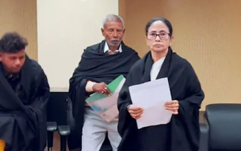 ममता बनर्जी को पैरवी करते हुए देखने के लिए उमड़े वकील, खूब क्लिक की तस्वीरें… ममता बनर्जी को पैरवी करते हुए देखने के लिए उमड़े वकील, खूब क्लिक की तस्वीरें…