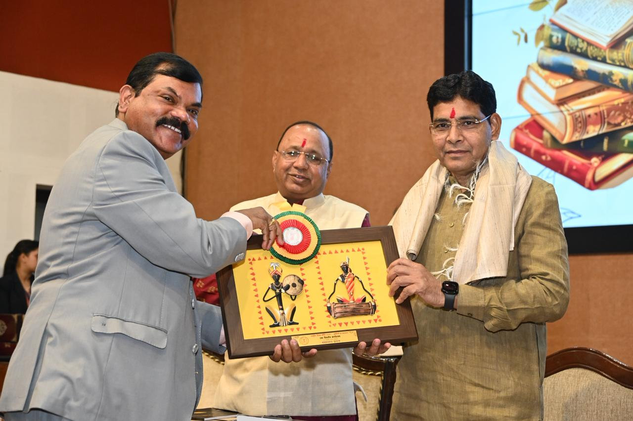 रायपुर : राष्ट्रीय शिक्षा नीति 2020 के माध्यम से शिक्षा को रोजगारोन्मुख, नवाचारपरक और वैश्विक स्तर पर प्रतिस्पर्धी बनाया जा रहा है-उच्च शिक्षा मंत्री श्री टंक राम वर्मा…