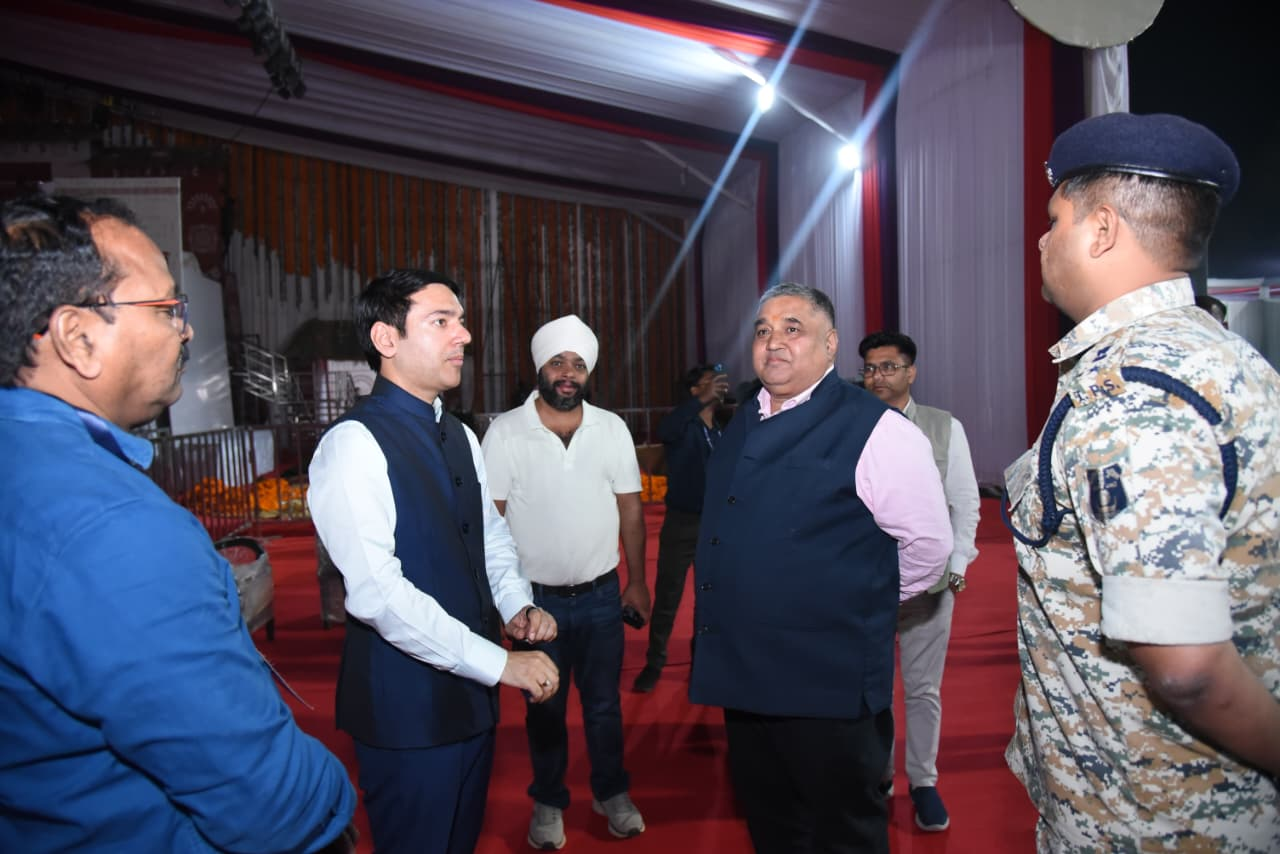 रायपुर : संस्कृति मंत्री श्री राजेश अग्रवाल ने राष्ट्रपति के जगदलपुर आगमन और बस्तर पंडुम शुभारंभ की तैयारियों का जायजा लिया…