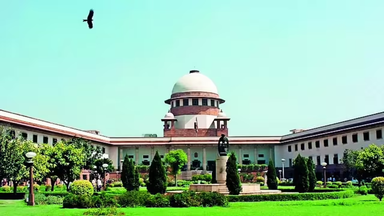 अपमानजनक टिप्पणी पर सुप्रीम कोर्ट का सख्त रुख, अधिवक्ता मुकुट नाथ वर्मा को 23 फरवरी को पेश होने का दिया निर्देश…