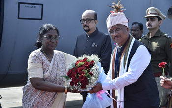 रायपुर : राष्ट्रपति द्रौपदी मुर्मू का जगदलपुर के मां दंतेश्वरी एयरपोर्ट में आत्मीय स्वागत… रायपुर : राष्ट्रपति द्रौपदी मुर्मू का जगदलपुर के मां दंतेश्वरी एयरपोर्ट में आत्मीय स्वागत…