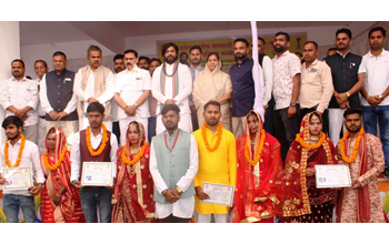 रायपुर : फिजूलखर्ची को छोड़कर बाबा गुरु घासीदास के बताये सादगी विवाह को गर्व के साथ अपनाने की जरूरत : केबिनेट मंत्री गुरु खुशवंत साहेब… रायपुर : फिजूलखर्ची को छोड़कर बाबा गुरु घासीदास के बताये सादगी विवाह को गर्व के साथ अपनाने की जरूरत : केबिनेट मंत्री गुरु खुशवंत साहेब…