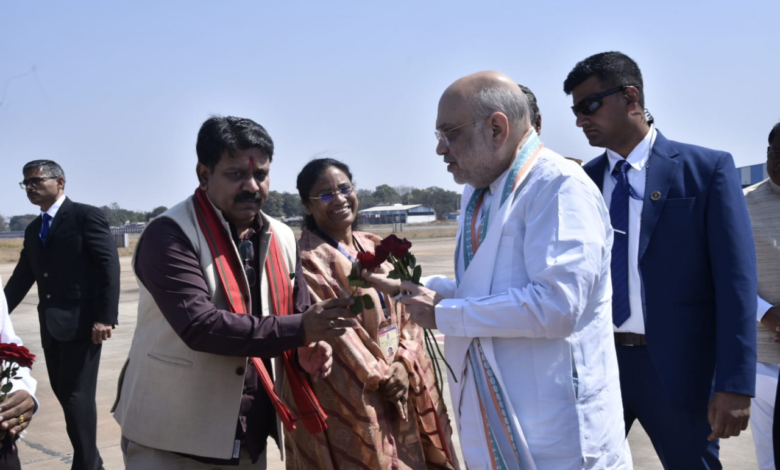 रायपुर : केन्द्रीय गृह मंत्री श्री अमित शाह का जगदलपुर के मां दंतेश्वरी एयरपोर्ट में आत्मीय स्वागत…