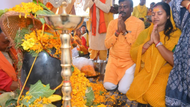 रायपुर : मंत्री श्रीमती लक्ष्मी राजवाड़े गृह ग्राम बीरपुर में नवनिर्मित शिव मंदिर की प्राण-प्रतिष्ठा में शामिल हुईं… रायपुर : मंत्री श्रीमती लक्ष्मी राजवाड़े गृह ग्राम बीरपुर में नवनिर्मित शिव मंदिर की प्राण-प्रतिष्ठा में शामिल हुईं…