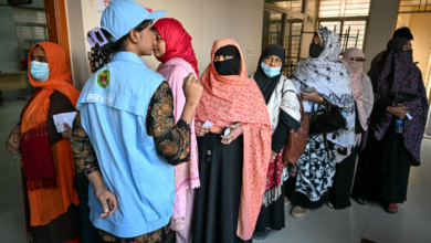 बांग्लादेश में वोटिंग के लिए लंबी लाइन, जमात प्रमुख का आरोप- ढाका में 13 बूथों पर तोड़फोड़…