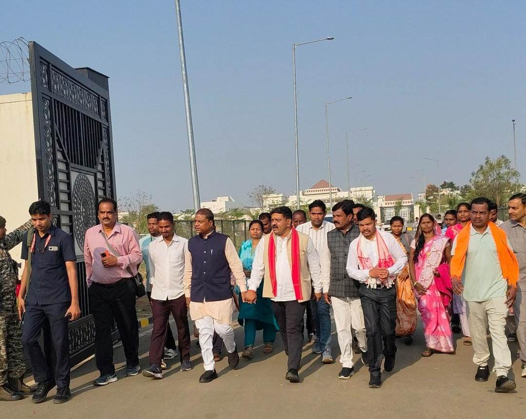 रायपुर : बनासकांठा, गुजरात के शैक्षणिक भ्रमण पर रवाना हुए बस्तर के पशुपालक और बिहान समूह की दीदियां… रायपुर : बनासकांठा, गुजरात के शैक्षणिक भ्रमण पर रवाना हुए बस्तर के पशुपालक और बिहान समूह की दीदियां…