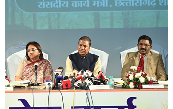 रायपुर : सहकारिता मंत्री श्री केदार कश्यप की पत्रकार वार्ता… रायपुर : सहकारिता मंत्री श्री केदार कश्यप की पत्रकार वार्ता…