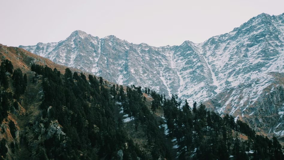 क्या फिर लौटेगी ठंड? पहाड़ों पर बर्फबारी का अलर्ट, असम-अरुणाचल प्रदेश समेत इन राज्यों में होगी बारिश…