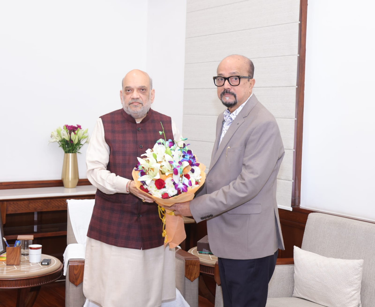 रायपुर : राज्यपाल श्री रमेन डेका ने गृह मंत्री श्री अमित शाह से सौजन्य भेंट की…