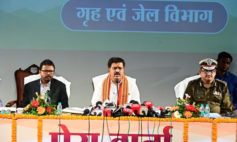 रायपुर : नए आपराधिक कानूनों के प्रयोग से पुलिस प्रक्रिया हुई तीव्र एवं आसान – उपमुख्यमंत्री श्री विजय शर्मा…