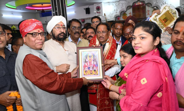 रायपुर : मुख्यमंत्री श्री विष्णुदेव साय ने महालक्ष्मी मंदिर में की पूजा-अर्चना, प्रदेशवासियों की सुख-समृद्धि कामना की…