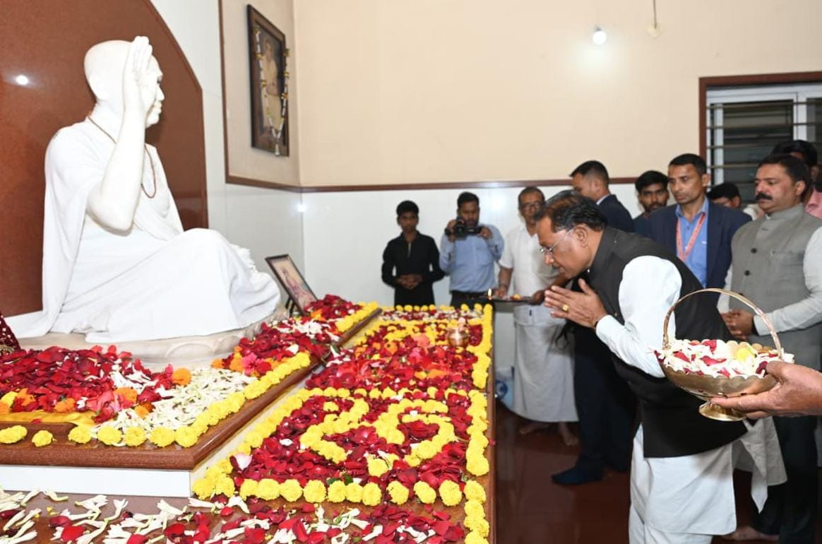 रायपुर : आध्यात्मिक मूल्यों एवं संस्कारों की पाठशाला है अघोर गुरु पीठ बनोरा : मुख्यमंत्री श्री विष्णुदेव साय…