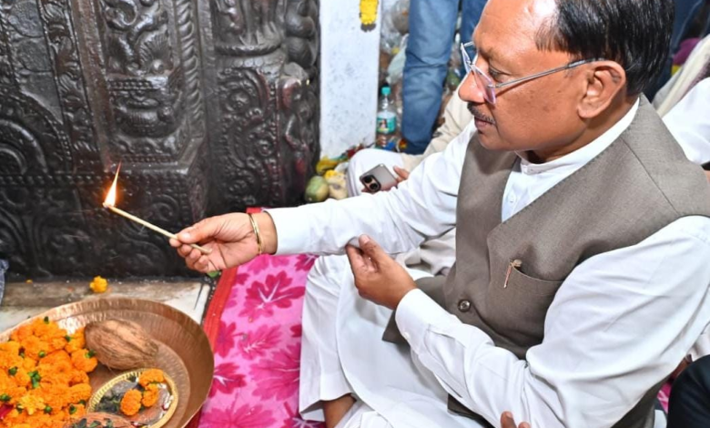 रायपुर : मुख्यमंत्री श्री विष्णुदेव साय ने भगवान राजीव लोचन एवं कुलेश्वरनाथ महादेव मंदिर में की पूजा अर्चना : महानदी महाआरती में हुए शामिल, छत्तीसगढ़ की समृद्धि की प्रार्थना की…