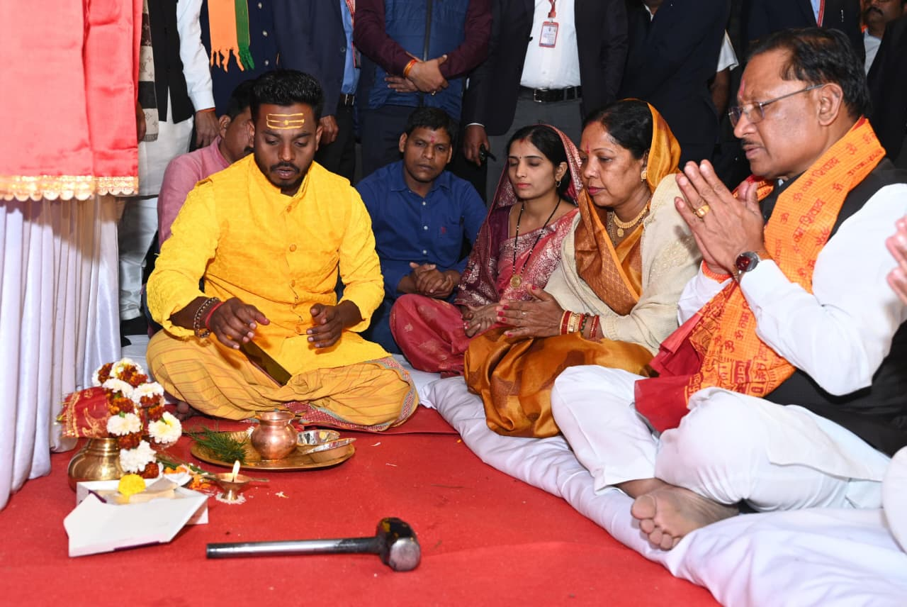 रायपुर : श्रद्धा और आस्था का प्रमुख केंद्र है बाबा धाम: मुख्यमंत्री श्री विष्णु देव साय… रायपुर : श्रद्धा और आस्था का प्रमुख केंद्र है बाबा धाम: मुख्यमंत्री श्री विष्णु देव साय…