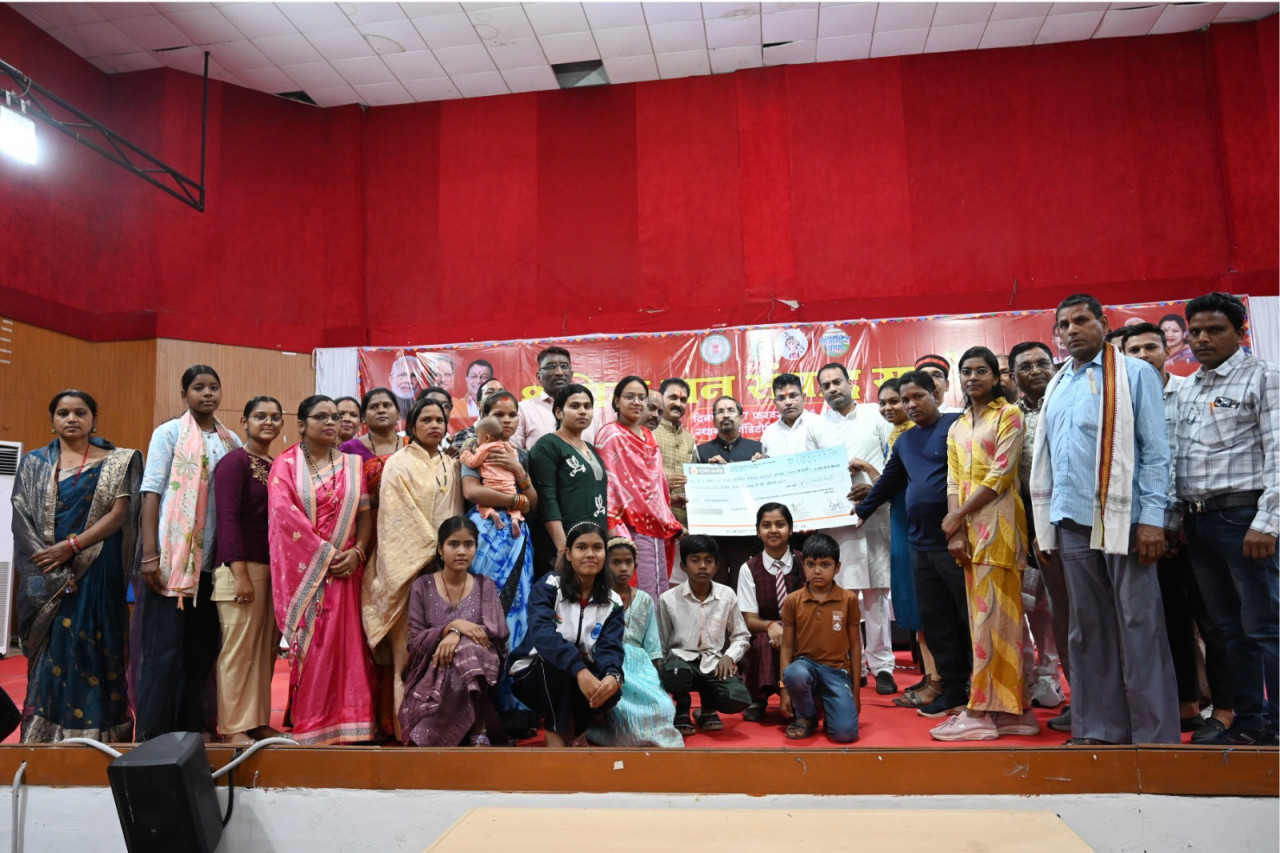 रायपुर : श्रमिक जन संवाद/श्रमिक सम्मेलन का हुआ आयोजन… रायपुर : श्रमिक जन संवाद/श्रमिक सम्मेलन का हुआ आयोजन…