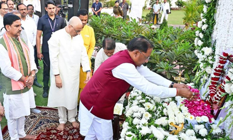 रायपुर : मुख्यमंत्री श्री विष्णुदेव साय ने श्रीमती कुसुम सिन्हा को दी श्रद्धांजलि…