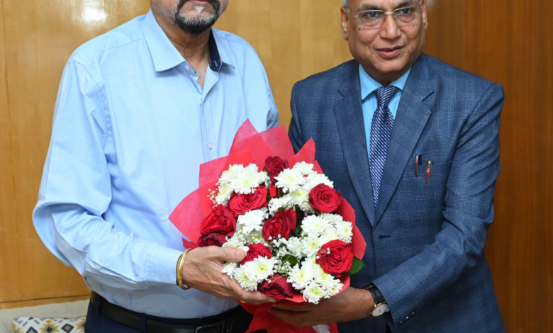 रायपुर : राज्यपाल श्री रमेन डेका से राज्य उपभोक्ता विवाद प्रतितोष आयोग के अध्यक्ष श्री चौरड़िया ने की सौजन्य भेंट… रायपुर : राज्यपाल श्री रमेन डेका से राज्य उपभोक्ता विवाद प्रतितोष आयोग के अध्यक्ष श्री चौरड़िया ने की सौजन्य भेंट…