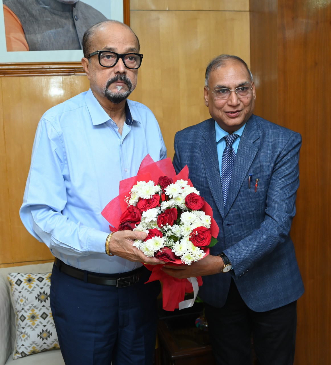 रायपुर : राज्यपाल श्री रमेन डेका से राज्य उपभोक्ता विवाद प्रतितोष आयोग के अध्यक्ष श्री चौरड़िया ने की सौजन्य भेंट… रायपुर : राज्यपाल श्री रमेन डेका से राज्य उपभोक्ता विवाद प्रतितोष आयोग के अध्यक्ष श्री चौरड़िया ने की सौजन्य भेंट…