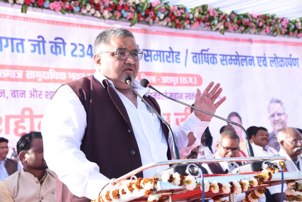 रायपुर : पर्यटन मंत्री श्री राजेश अग्रवाल कोल विद्रोह के महानायक वीर बुधु भगत की 234 वीं जयंती पर आयोजित समारोह में हुए शामिल… रायपुर : पर्यटन मंत्री श्री राजेश अग्रवाल कोल विद्रोह के महानायक वीर बुधु भगत की 234 वीं जयंती पर आयोजित समारोह में हुए शामिल…