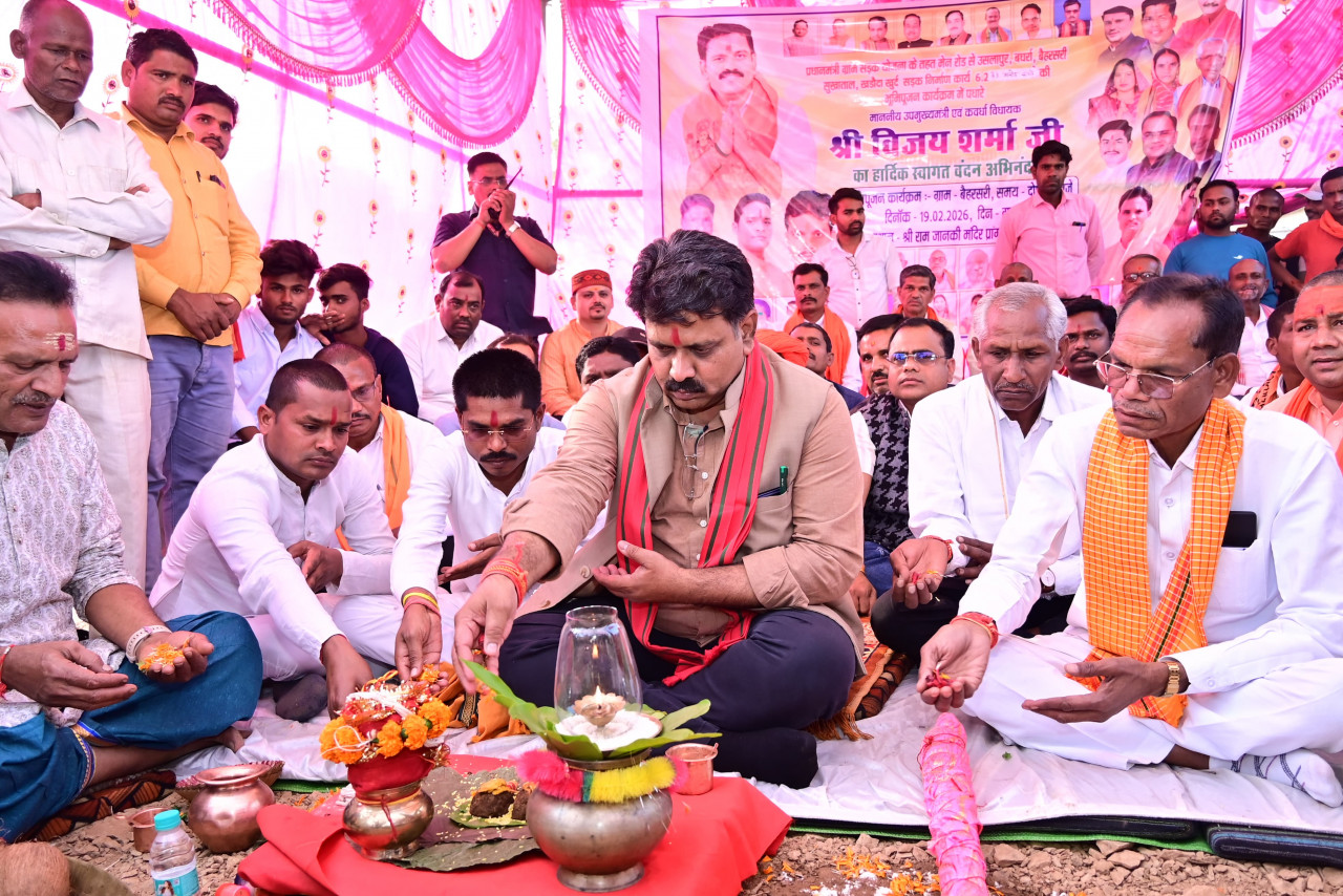 रायपुर : उपमुख्यमंत्री श्री शर्मा ने 12.63 करोड़ की सड़क का किया भूमिपूजन… रायपुर : उपमुख्यमंत्री श्री शर्मा ने 12.63 करोड़ की सड़क का किया भूमिपूजन…