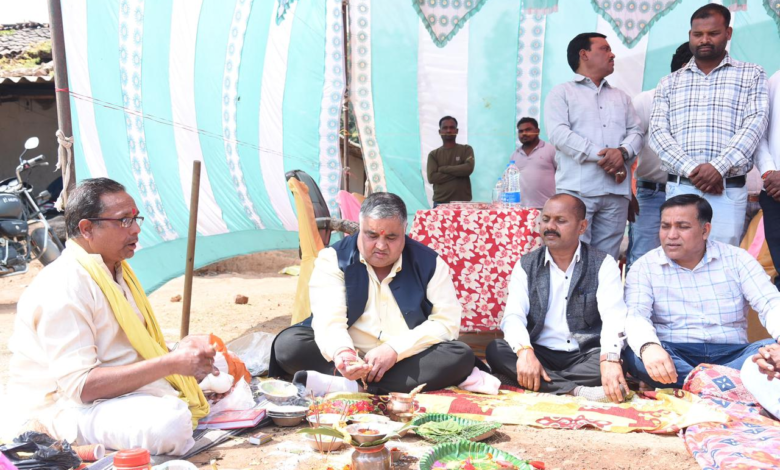 रायपुर : पर्यटन एवं संस्कृति मंत्री श्री राजेश अग्रवाल ने लखनपुर क्षेत्र में 259.68 लाख रू. के विकास कार्यों का किया भूमिपूजन… रायपुर : पर्यटन एवं संस्कृति मंत्री श्री राजेश अग्रवाल ने लखनपुर क्षेत्र में 259.68 लाख रू. के विकास कार्यों का किया भूमिपूजन…