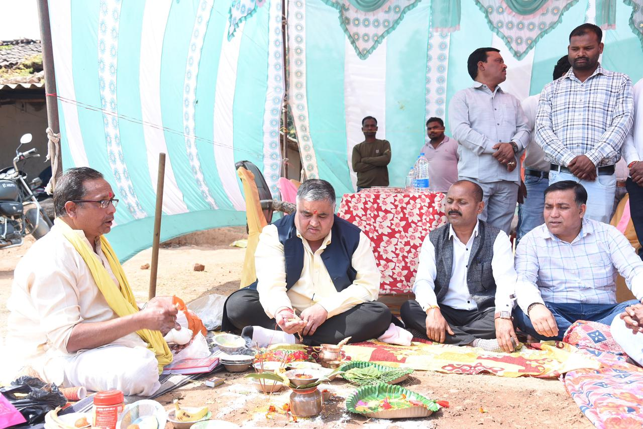 रायपुर : पर्यटन एवं संस्कृति मंत्री श्री राजेश अग्रवाल ने लखनपुर क्षेत्र में 259.68 लाख रू. के विकास कार्यों का किया भूमिपूजन…