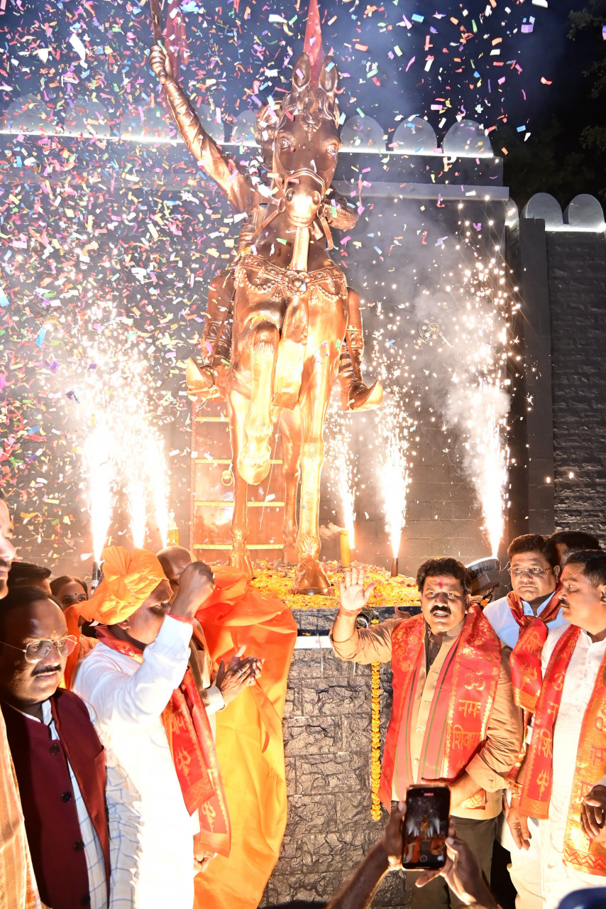 रायपुर : उप मुख्यमंत्री ने छत्रपति शिवाजी के प्रतिमा का किया लोकार्पण…