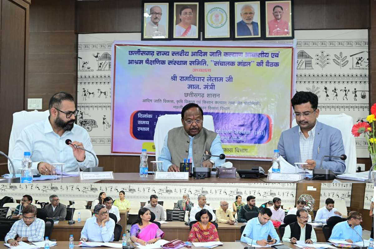 रायपुर : बच्चों के भविष्य निर्माण के लिए विद्यालयों में बनाएं बेहतर वातावरण: मंत्री श्री राम विचार नेताम… रायपुर : बच्चों के भविष्य निर्माण के लिए विद्यालयों में बनाएं बेहतर वातावरण: मंत्री श्री राम विचार नेताम…