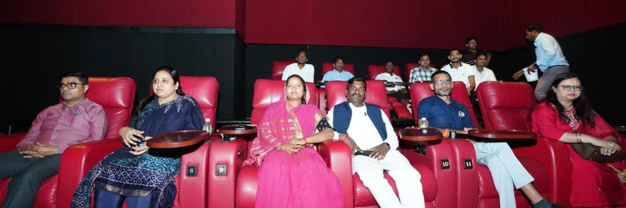 रायपुर : शतक’ फिल्म राष्ट्रसेवा जीवंत दस्तावेज: श्रीमती लक्ष्मी राजवाड़े…