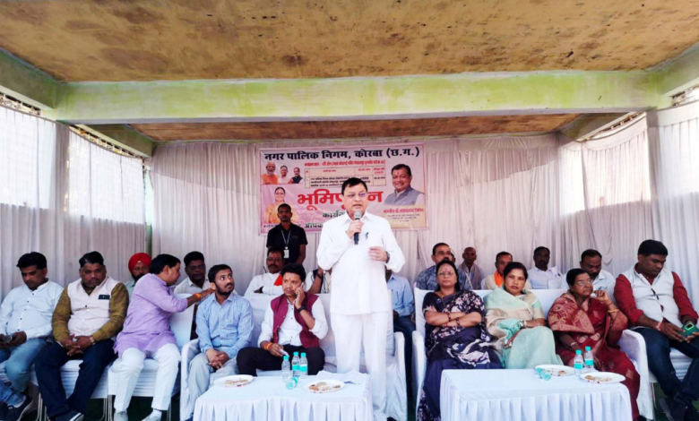 रायपुर : गोपालपुर पुनर्वास गांव की वर्षो से जर्जर सड़कों का होगा जीर्णोंद्धार व डामरीकरण… रायपुर : गोपालपुर पुनर्वास गांव की वर्षो से जर्जर सड़कों का होगा जीर्णोंद्धार व डामरीकरण…