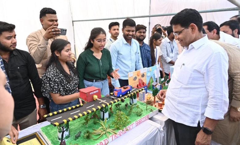 रायपुर : सकारात्मक सोच ही सफलता की कुंजी, युवा बदलेंगे भारत का भविष्य” – राजस्व मंत्री श्री टंक राम वर्मा… रायपुर : सकारात्मक सोच ही सफलता की कुंजी, युवा बदलेंगे भारत का भविष्य” – राजस्व मंत्री श्री टंक राम वर्मा…