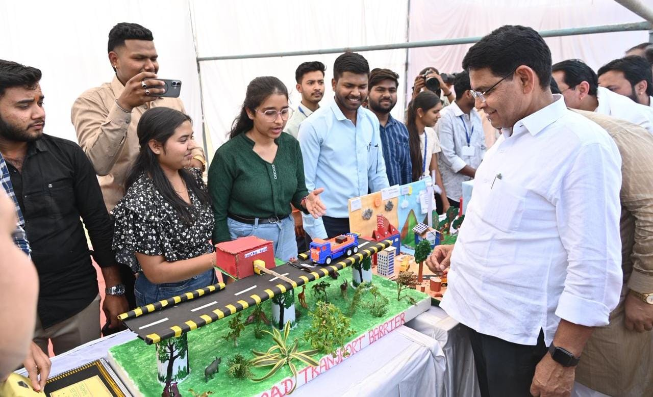 रायपुर : सकारात्मक सोच ही सफलता की कुंजी, युवा बदलेंगे भारत का भविष्य” – राजस्व मंत्री श्री टंक राम वर्मा…