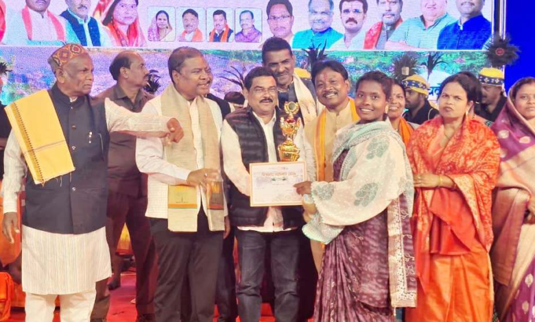 रायपुर : वन मंत्री श्री कश्यप ने नारायणपुर में 65 करोड़ 96 लाख रूपए से अधिक के विकास कार्यों का किया भूमिपूजन… रायपुर : वन मंत्री श्री कश्यप ने नारायणपुर में 65 करोड़ 96 लाख रूपए से अधिक के विकास कार्यों का किया भूमिपूजन…