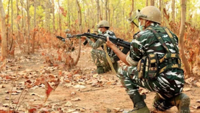 जंग के मैदान में तब्दील हुई पहाड़ियां, छत्तीसगढ़ में दो हजार जवानों ने घेरा माओवादियों का सुरक्षित ठिकाना… जंग के मैदान में तब्दील हुई पहाड़ियां, छत्तीसगढ़ में दो हजार जवानों ने घेरा माओवादियों का सुरक्षित ठिकाना…