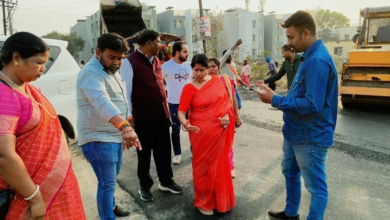 पुलिस लाइन में चल रहे डामरीकरण कार्य का महापौर अलका बाघमार ने किया निरीक्षण… पुलिस लाइन में चल रहे डामरीकरण कार्य का महापौर अलका बाघमार ने किया निरीक्षण…