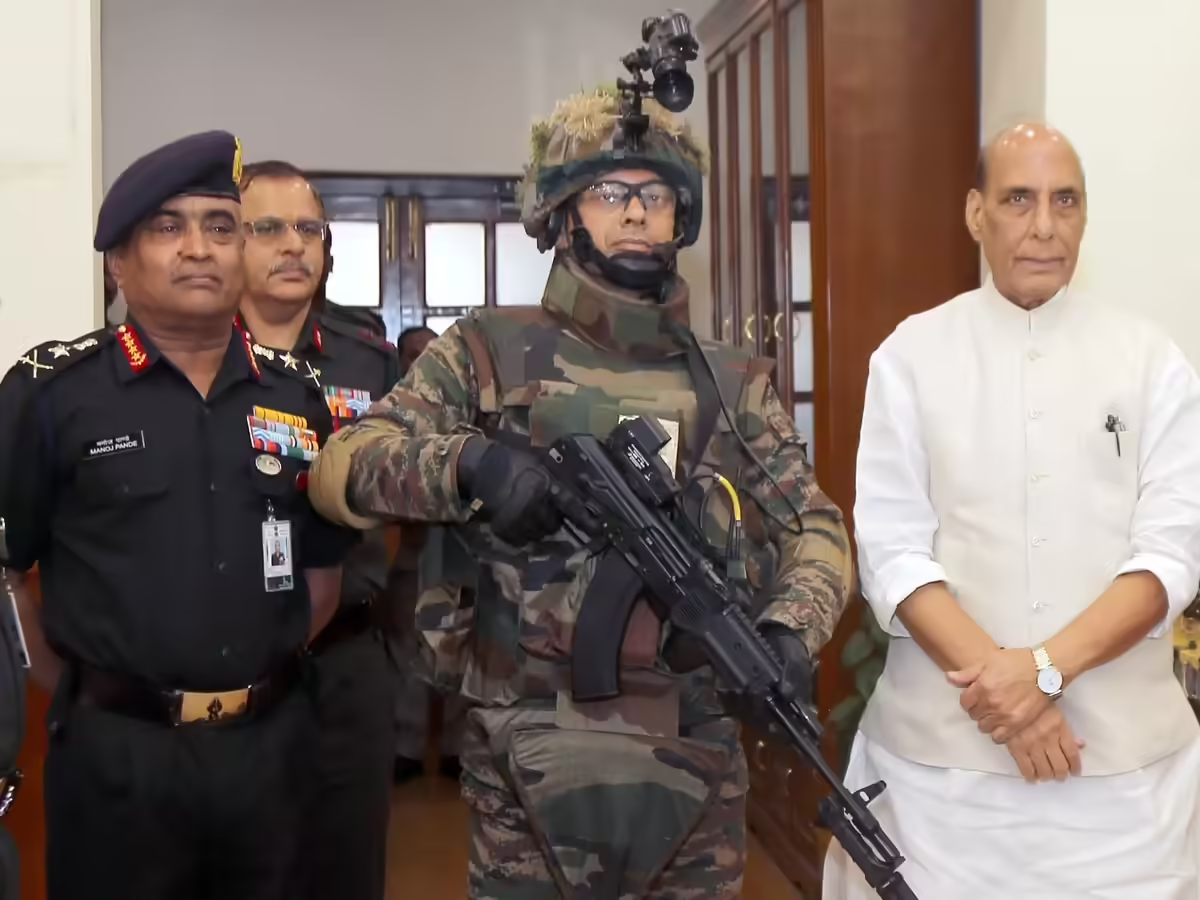 सरहदों के रक्षक अब एआई से लैस: राजनाथ सिंह ने देखा भारतीय सेना का भविष्य, पवेलियन में नई तकनीक का किया प्रदर्शन… सरहदों के रक्षक अब एआई से लैस: राजनाथ सिंह ने देखा भारतीय सेना का भविष्य, पवेलियन में नई तकनीक का किया प्रदर्शन…