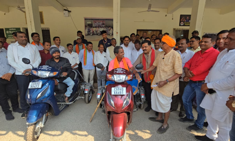 रायपुर : उपमुख्यमंत्री श्री विजय शर्मा की तत्परता से दो दिव्यांगों को मिली स्कूटी…