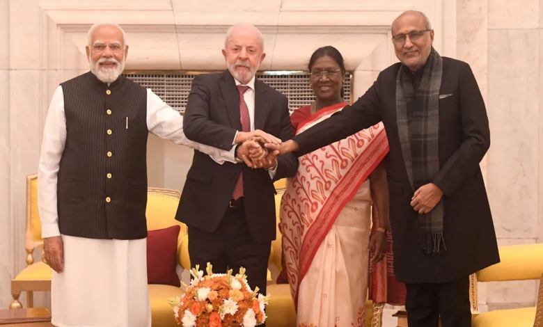 रणनीतिक साझेदारी का नया अध्याय: राष्ट्रपति मुर्मू ने किया लूला दा सिल्वा के लिए राजकीय भोज का आयोजन; पीएम मोदी भी रहे मौजूद… रणनीतिक साझेदारी का नया अध्याय: राष्ट्रपति मुर्मू ने किया लूला दा सिल्वा के लिए राजकीय भोज का आयोजन; पीएम मोदी भी रहे मौजूद…