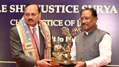 रायपुर : मुख्यमंत्री श्री विष्णुदेव साय ने भारत के मुख्य न्यायाधीश न्यायमूर्ति श्री सूर्यकांत का किया आत्मीय स्वागत… रायपुर : मुख्यमंत्री श्री विष्णुदेव साय ने भारत के मुख्य न्यायाधीश न्यायमूर्ति श्री सूर्यकांत का किया आत्मीय स्वागत…