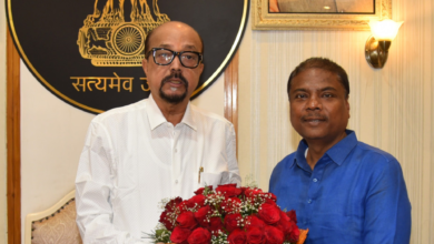 रायपुर : राज्यपाल श्री रमेन डेका से वन मंत्री श्री कश्यप ने भेंट की… रायपुर : राज्यपाल श्री रमेन डेका से वन मंत्री श्री कश्यप ने भेंट की…