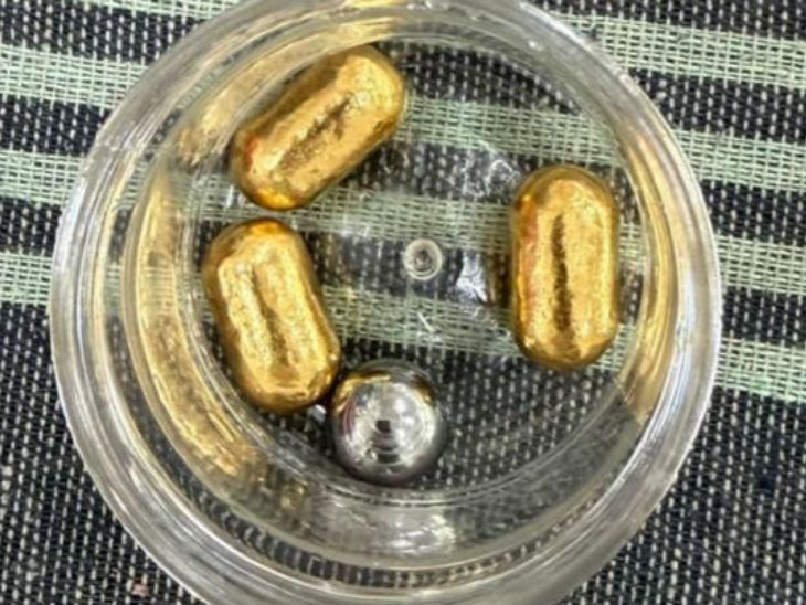 अबूधाबी से पेट में लाया 135 ग्राम सोना, अहमदाबाद एयरपोर्ट पर कस्टम विभाग ने पकड़ा; पोटी से निकला 3 कैप्सूल…