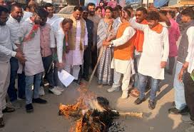 प्रदर्शन: भाजपा महिला मोर्चा ने कांग्रेस के खिलाफ पुतला दहन किया…